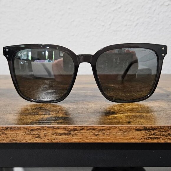 Maui Jim -- WESTSIDE -- MINT CONDITION !! - Picture 1 of 3